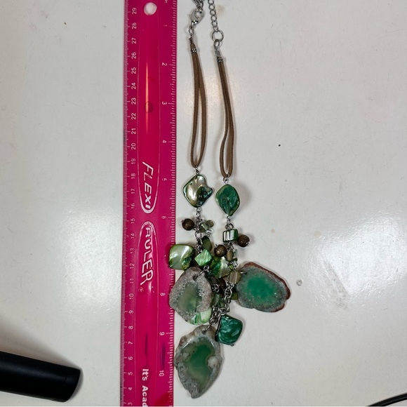 Green shell & stone statement necklace - Picture 4 of 5